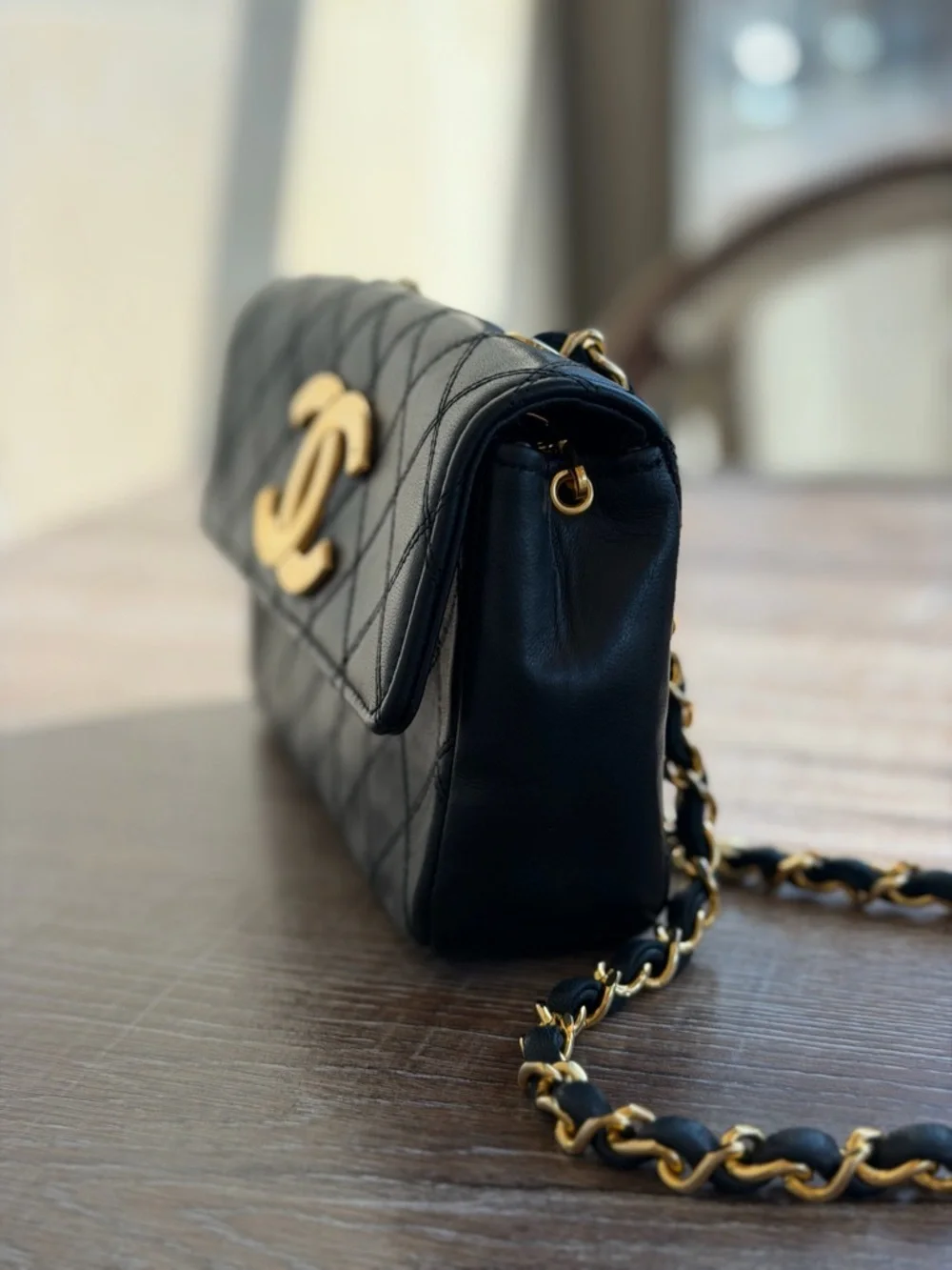 CHANEL Vintage Black Quilted Shoulder Bag with Gold CC - Picture 3 of 6